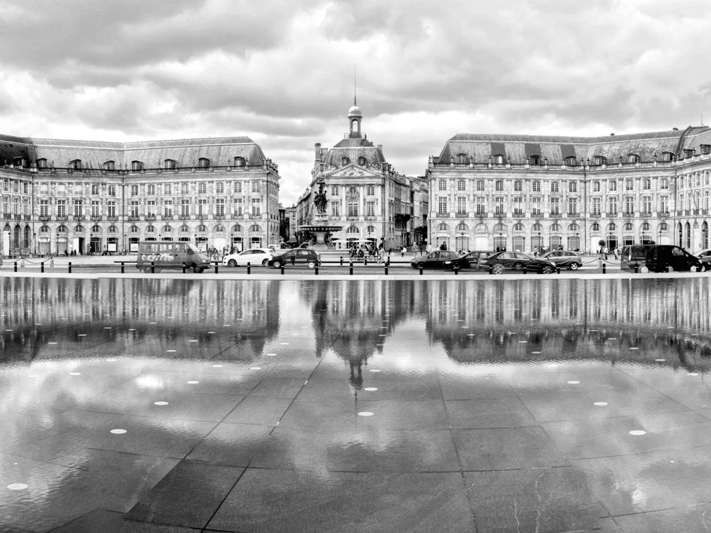 Bordeaux, la place de la Bourse et le miroir d’eau